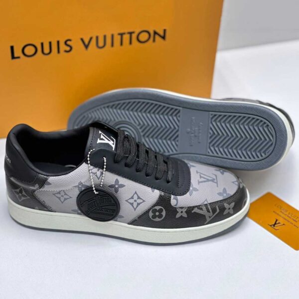 Louis-Vuitton-Rivoli-Sneakers-L-113